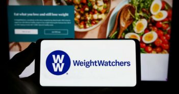 Mit Weight Watchers Punktetabelle zum perfekten Auftritt im Berufsleben (Foto: AdobeStock - 584194460 Timon)